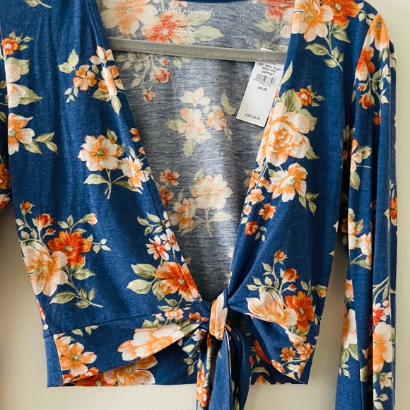 American Eagle top - Picture 2 of 4